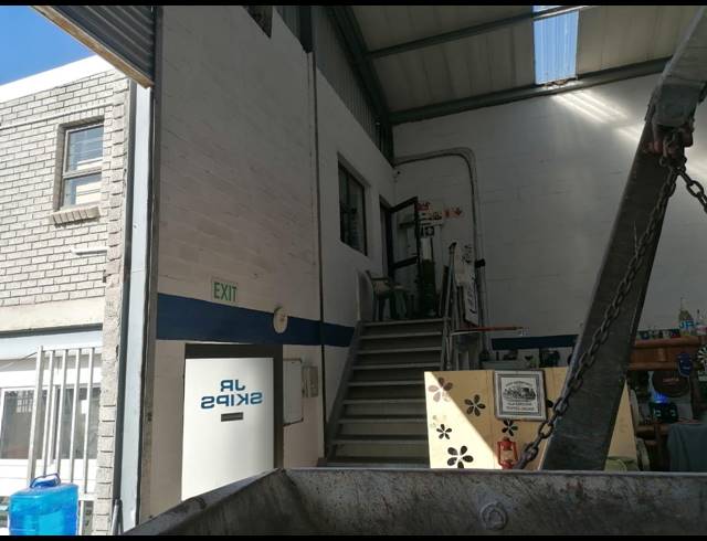 1,000M² WAREHOUSE FOR SALE IN RACING PARK